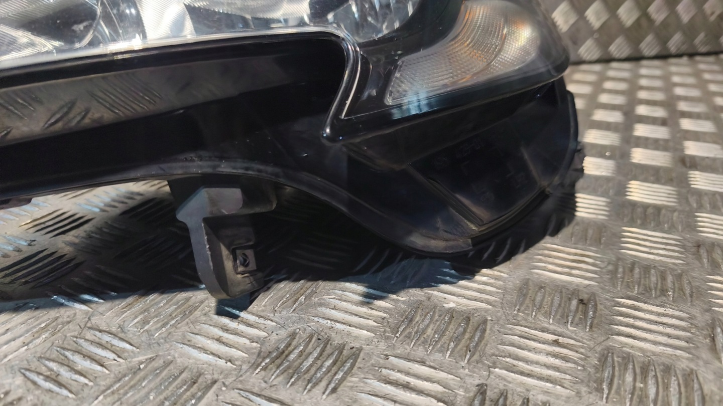 light left front OPEL CORSA E 2018r 39108222LH