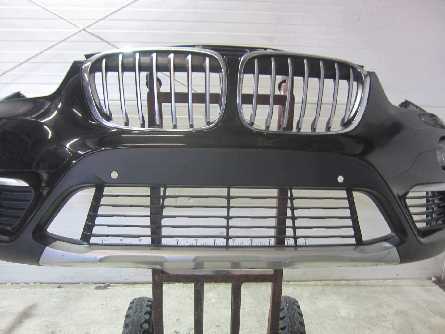 BMW X1 F48 668 SCHWARZ 2 XLINE 6 PDC grille front bumper front complete