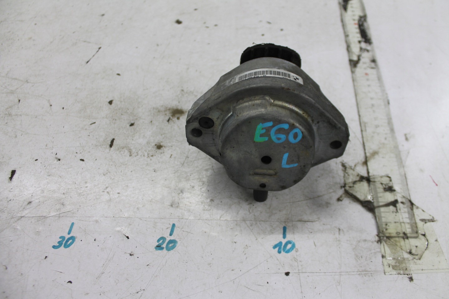 holder engine mount 6769874 BMW E60 2.0D 03-10