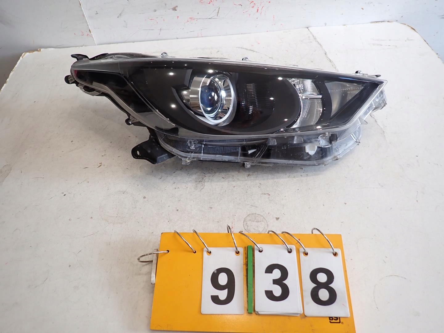 light front front right TOYOTA YARIS IV 2020