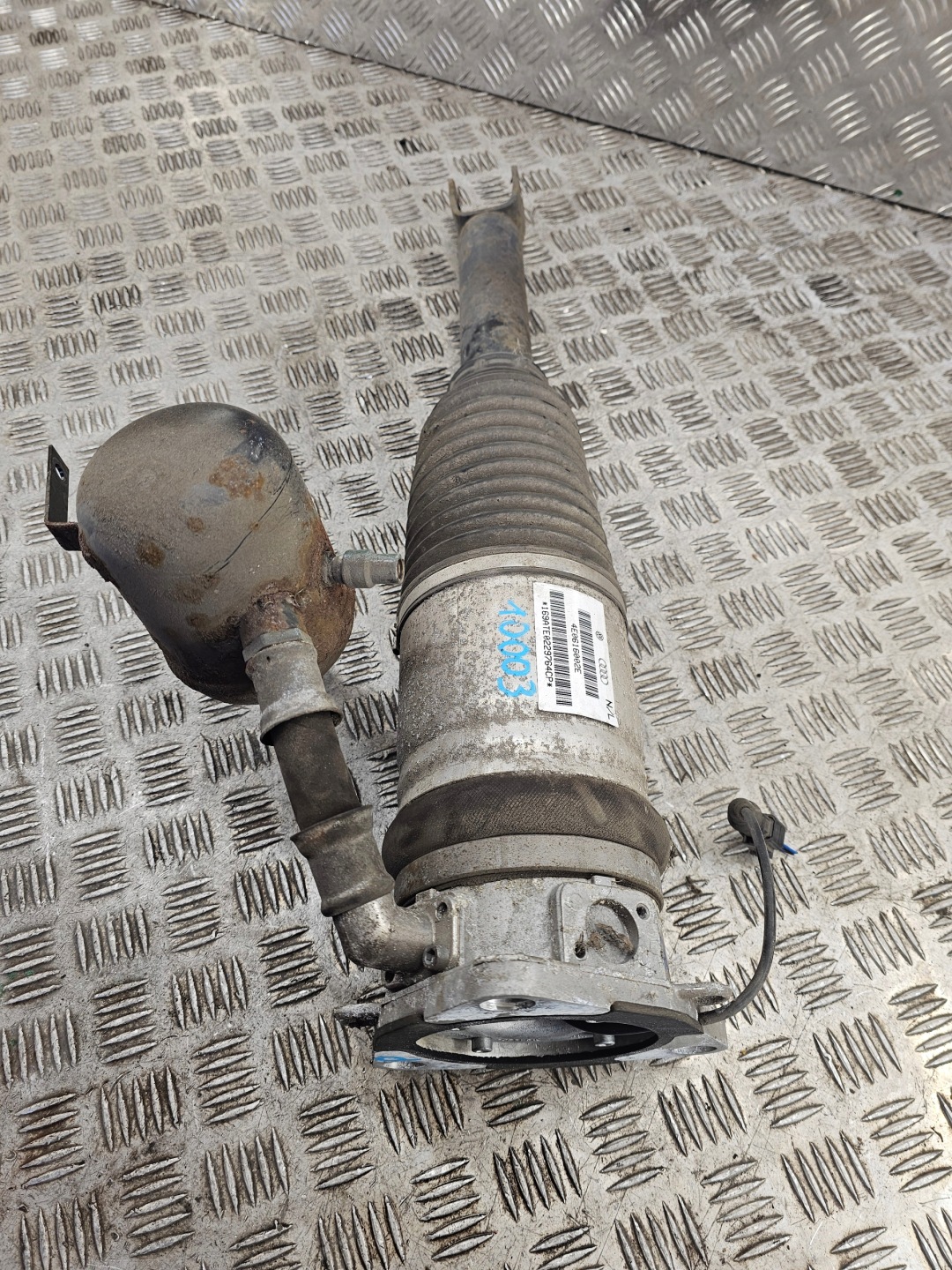 AUDI A8 D3 OE 4E0616002E shock absorber pneumatic right rear part