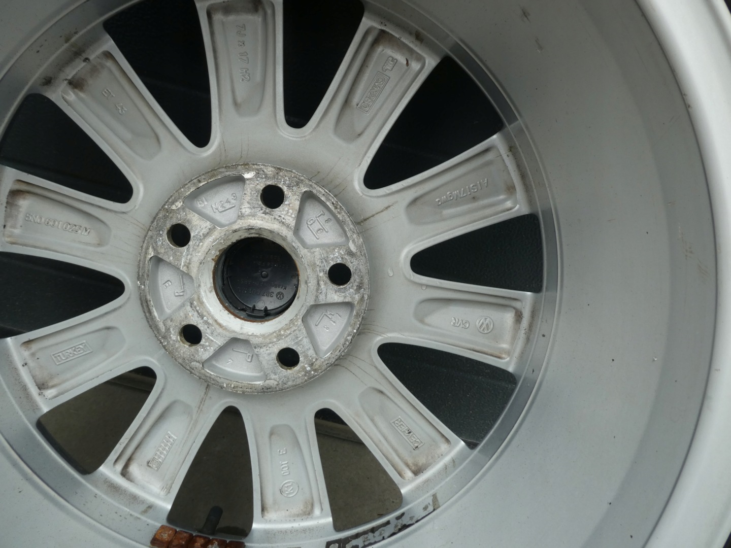 4X wheels discs tyres VW 5N0601025M 2017R