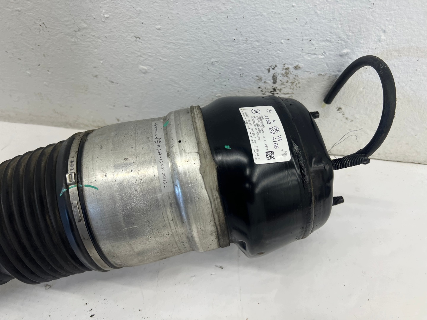 shock absorber left front front AIRMATIC MERCEDES ML W166 A1663204166