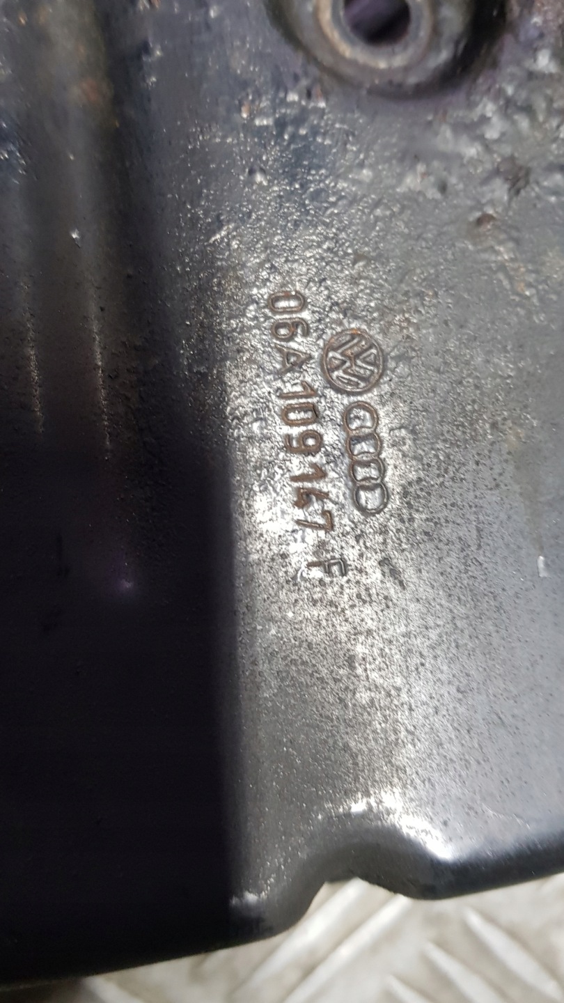 AUDI A4 B6 Couvercle carter distribution 06A109147F