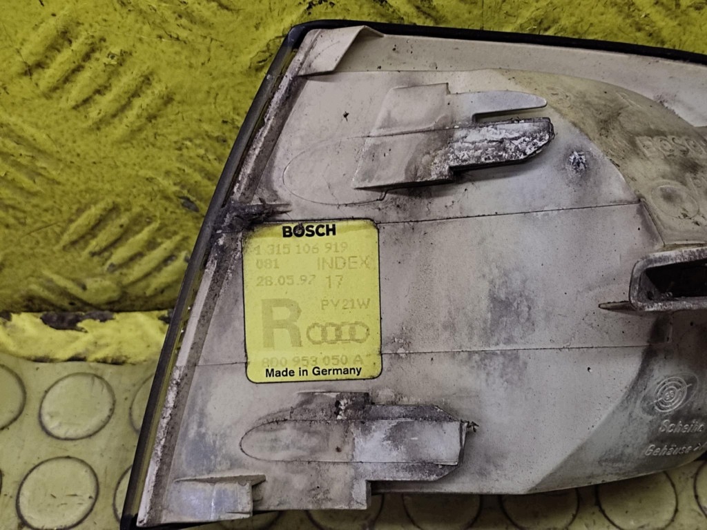 AUDI A4 B5 blinkerleuchte rechts vorne 8D0953050A