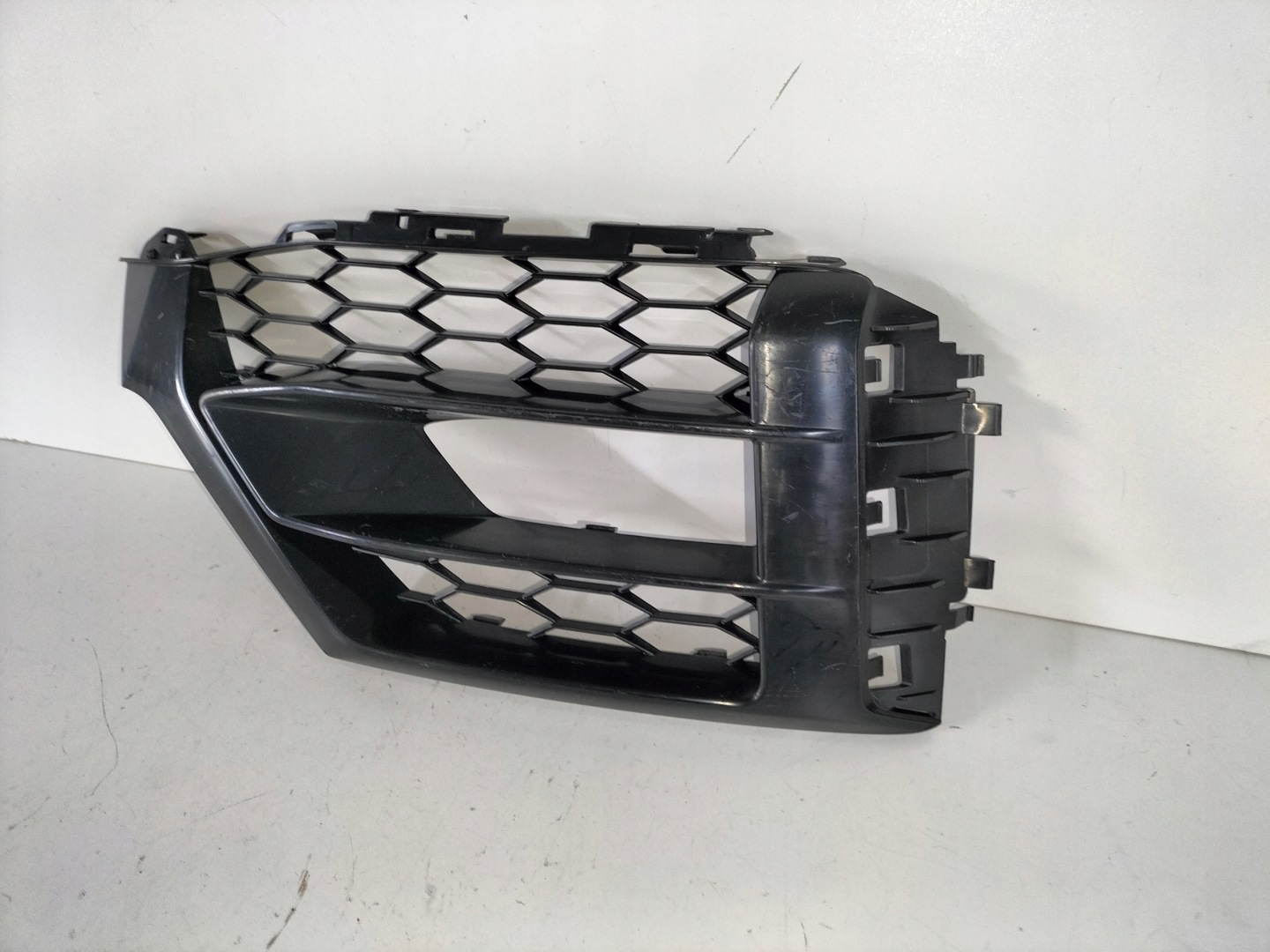 GRILL LÜFTUNGSGITTER DER STOSSSTANGE RECHTS AUDI Q2 16- S-LINE