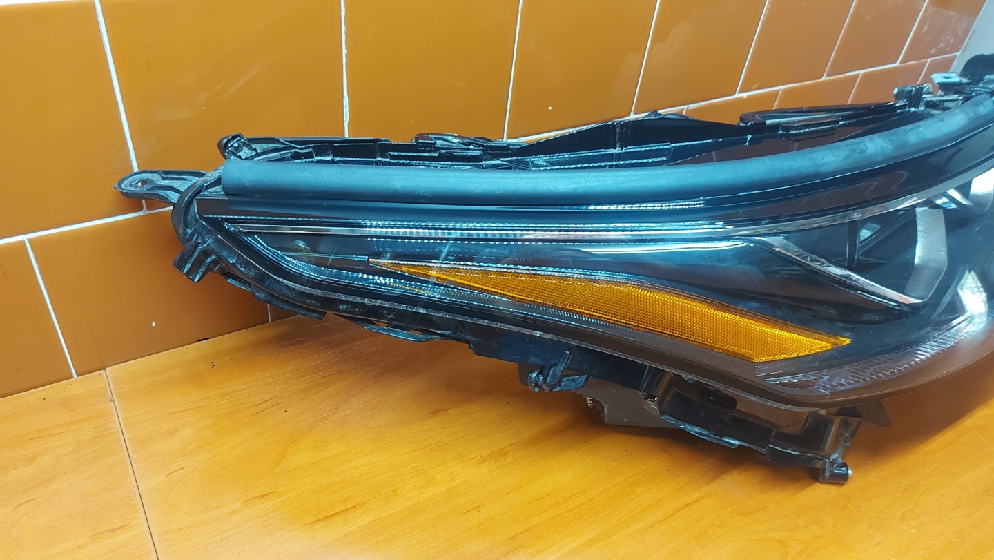 REFLEKTOR light right right front TOYOTA HIGHLANDER IV 20