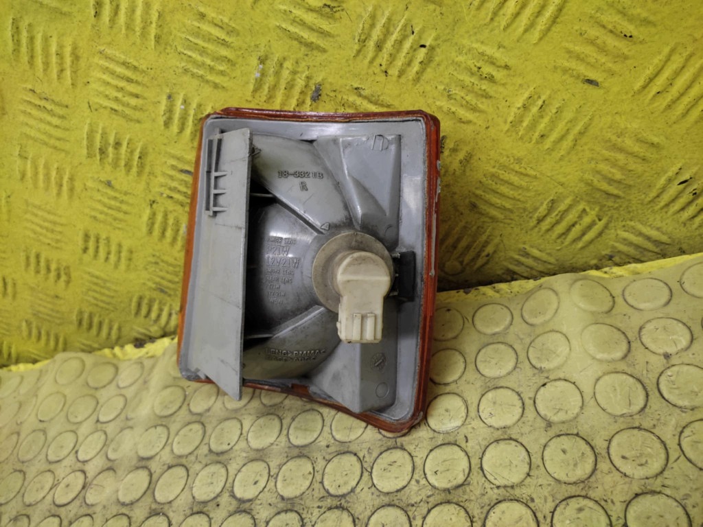VW T4 indicator right front 183321B