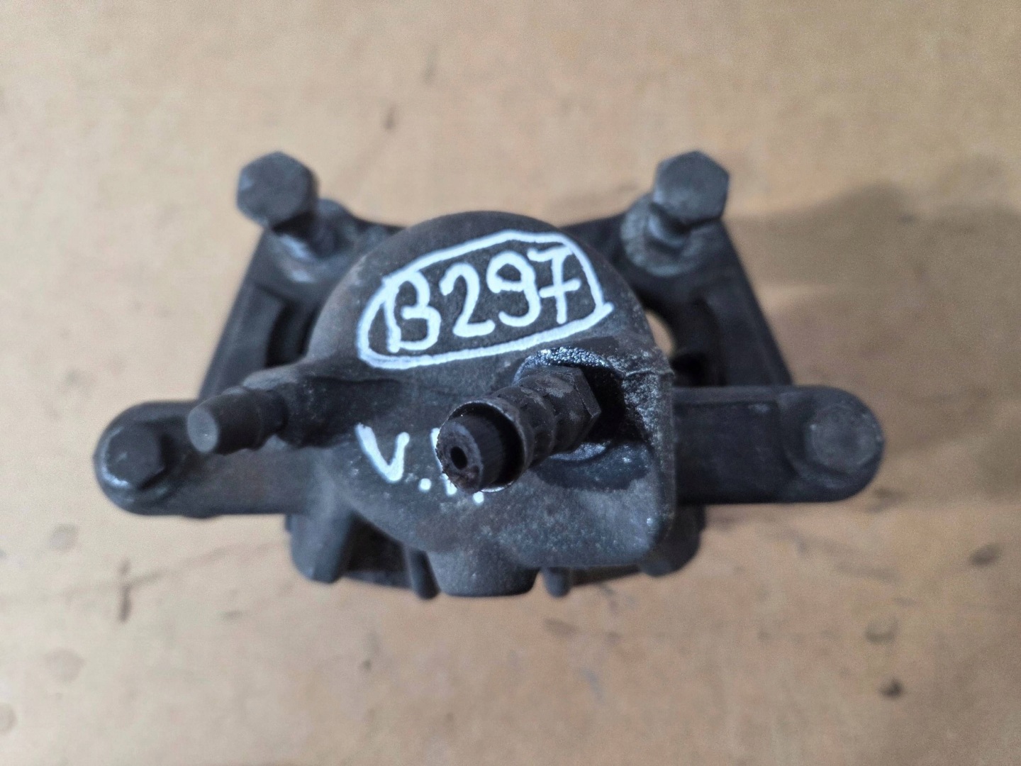 Renault Captur and caliper brake front right 8864D (B297)