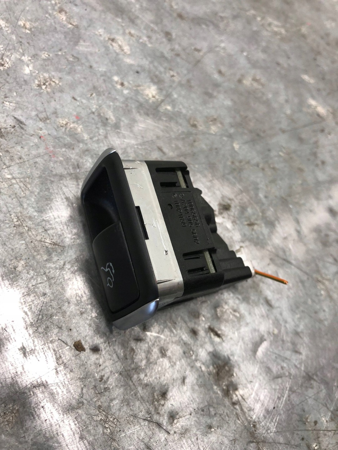 button bonnet boot MERCEDES W212 A2049055602