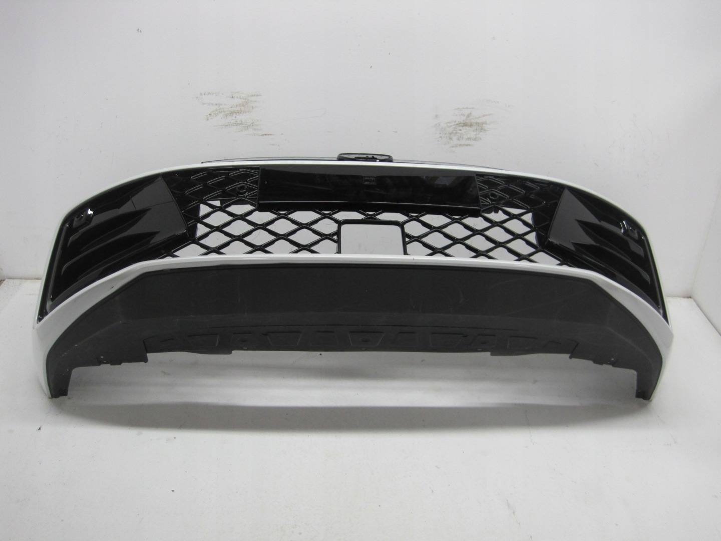 bumper VW PASSAT B9 3J0 R-LINE LED below 6 PDC below RADAR front front