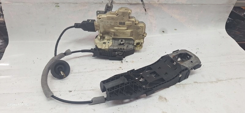lock handle VW TIGUAN left front 5N0837885C 3C1837015A