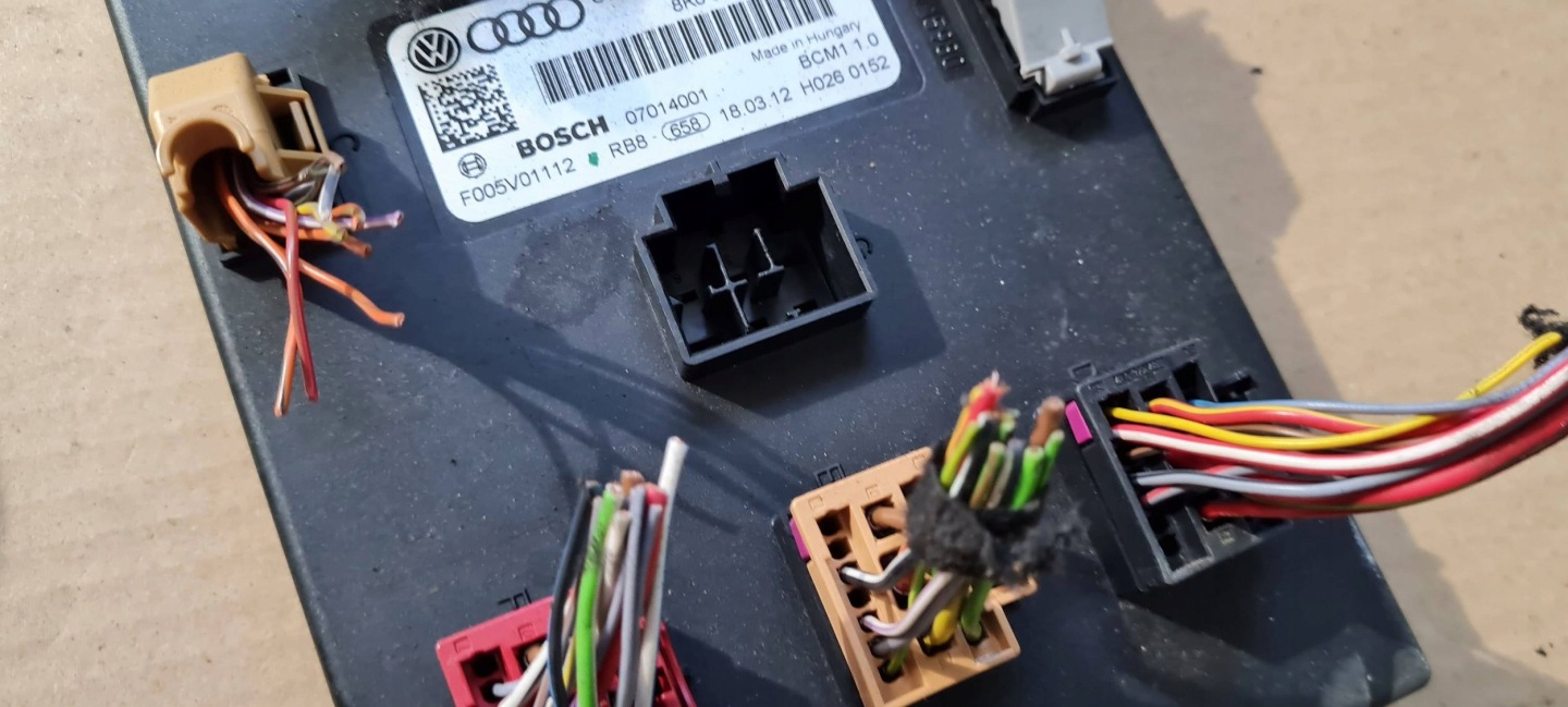 A4 B8 LIFT module control unit KOMFORTU WTYCZKI 8K0907063AG