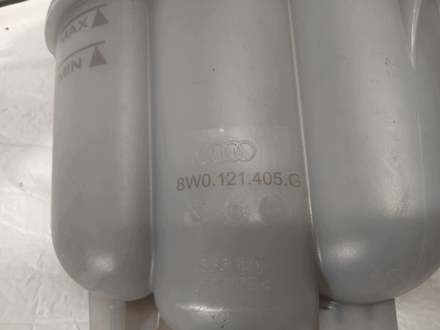 AUDI A4 B9 LIFT ekspanziona posuda 8W0121405G