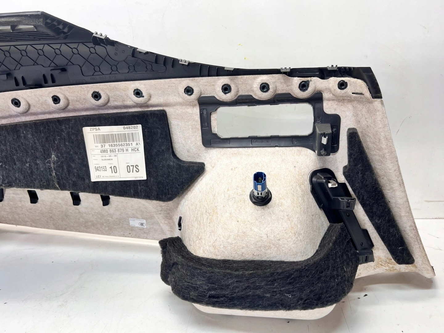 boot upholstery left AUDI Q7 4M 4M0863879H