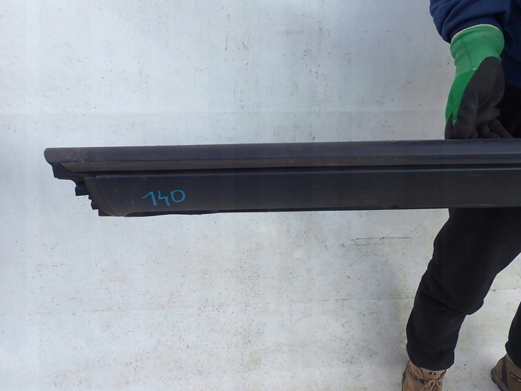VOLVO XC70 and 00-07 threshold left moulding threshold left