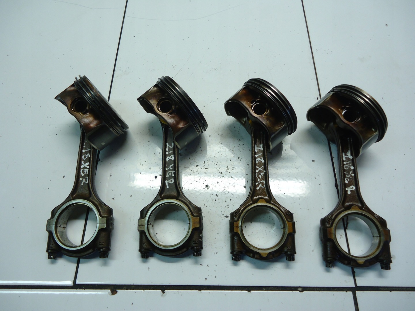 OPEL ASTRA J 1.8 16V Z18XER piston with connecting rod