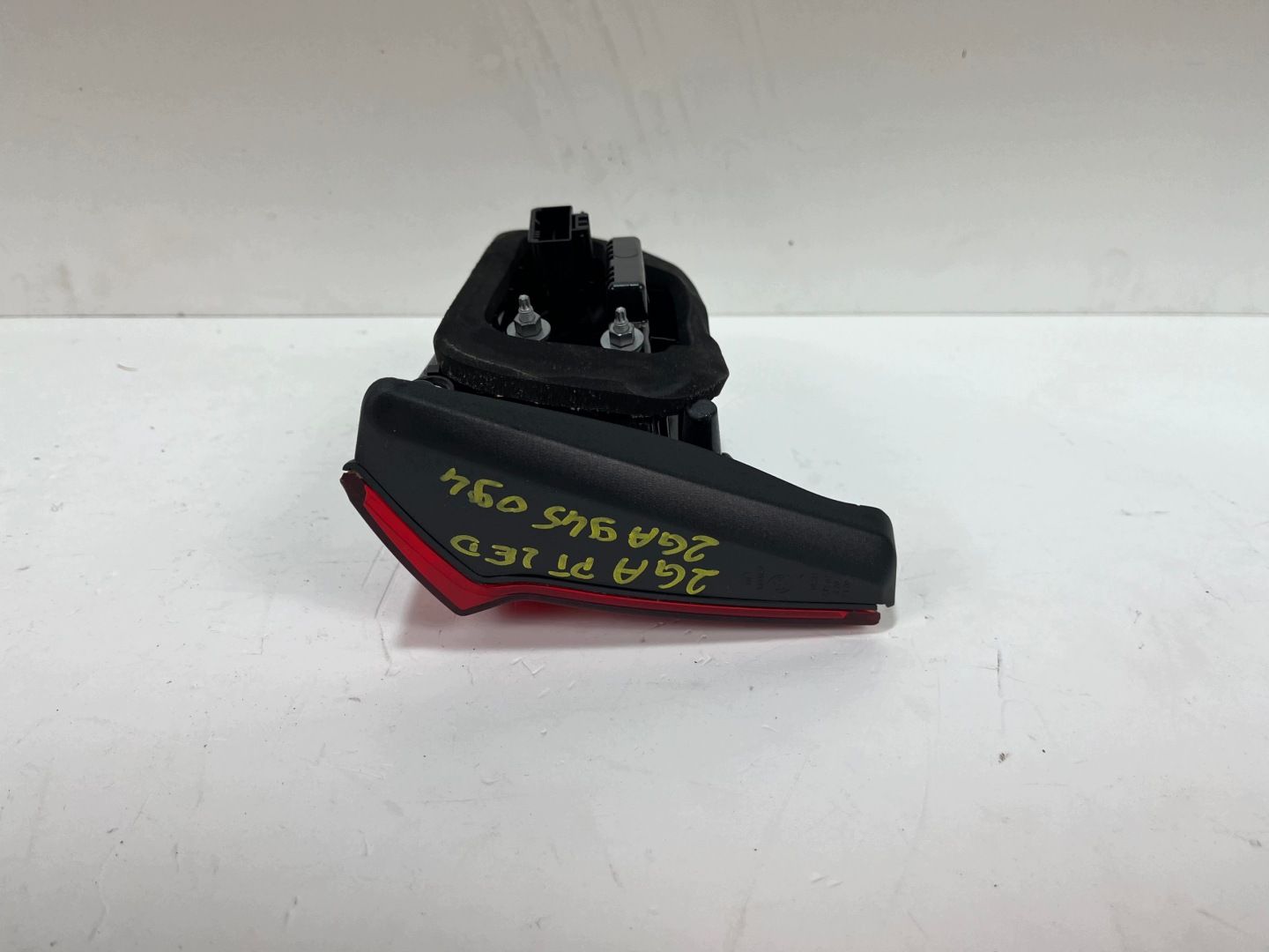 light right rear to the bonnet T-ROC 2GA 2GA945094