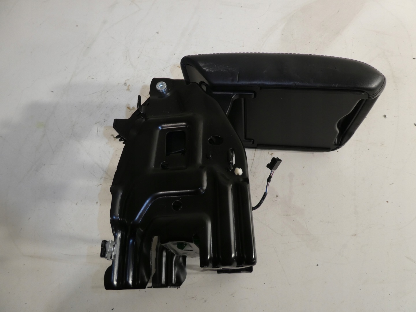 AUDI A5 and 8T A4 B8 8K armrest 8K0864283 leather