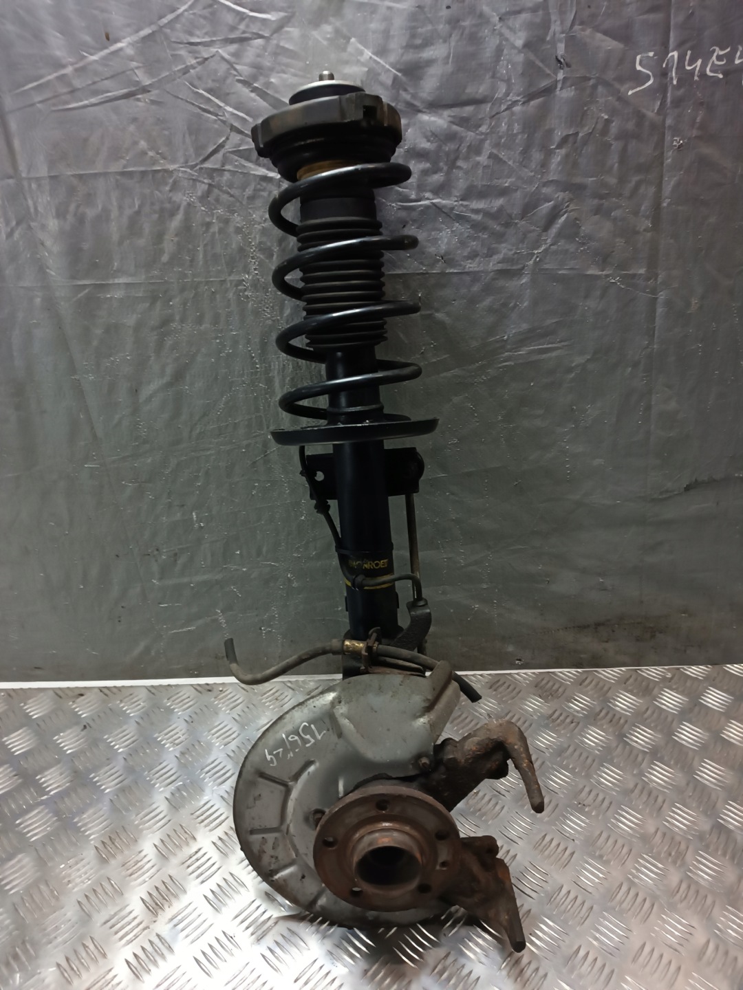 McPherson right front VOLKSWAGEN VW POLO IV 2003r 1.2B