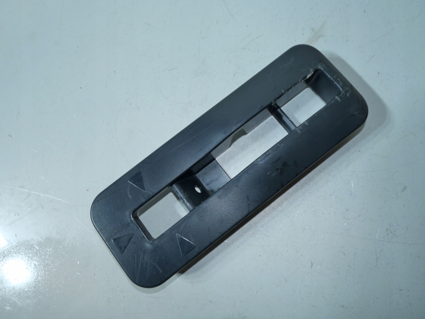 VW CADDY III Blende Abdeckung Halter SITZ heck 2K5883089