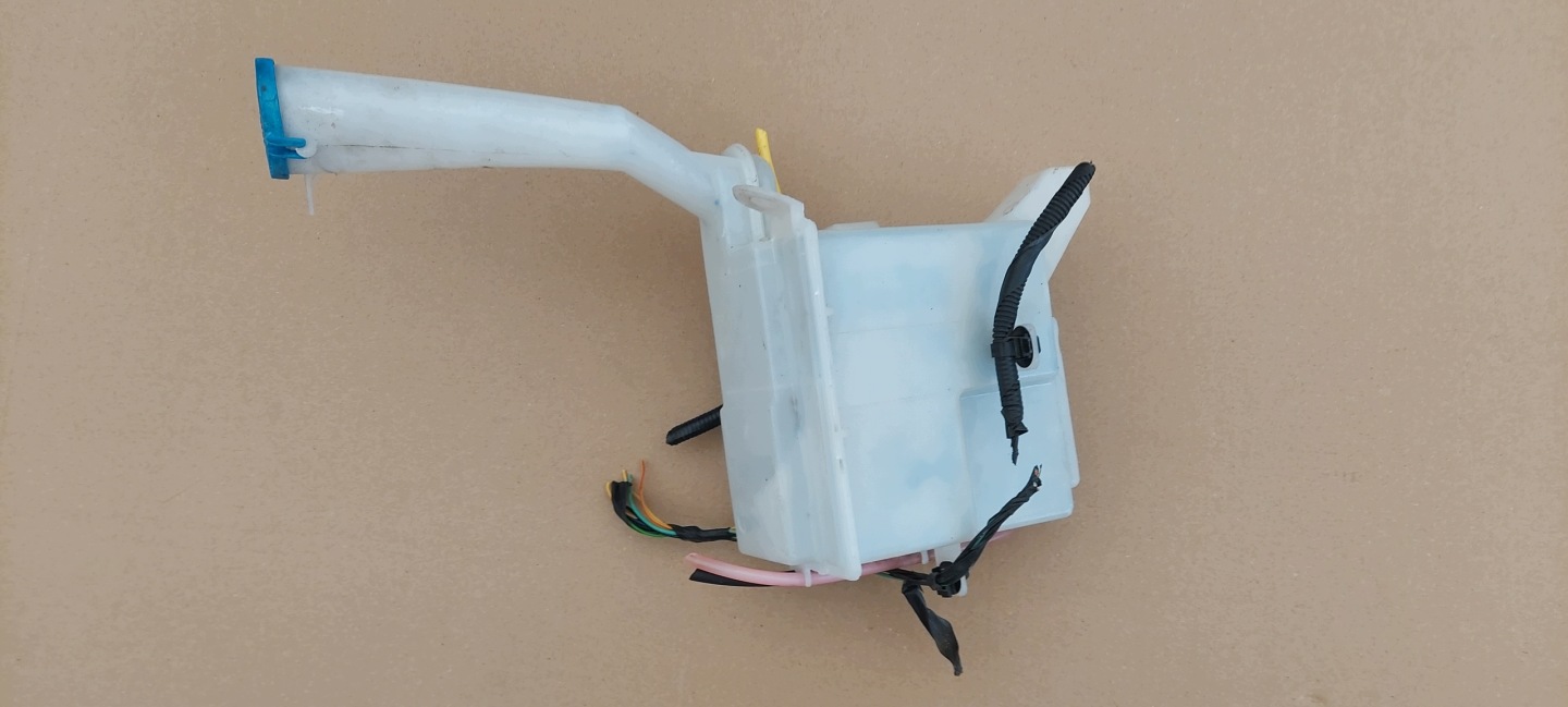 washer fluid tank SUZUKI ALTO 09-15