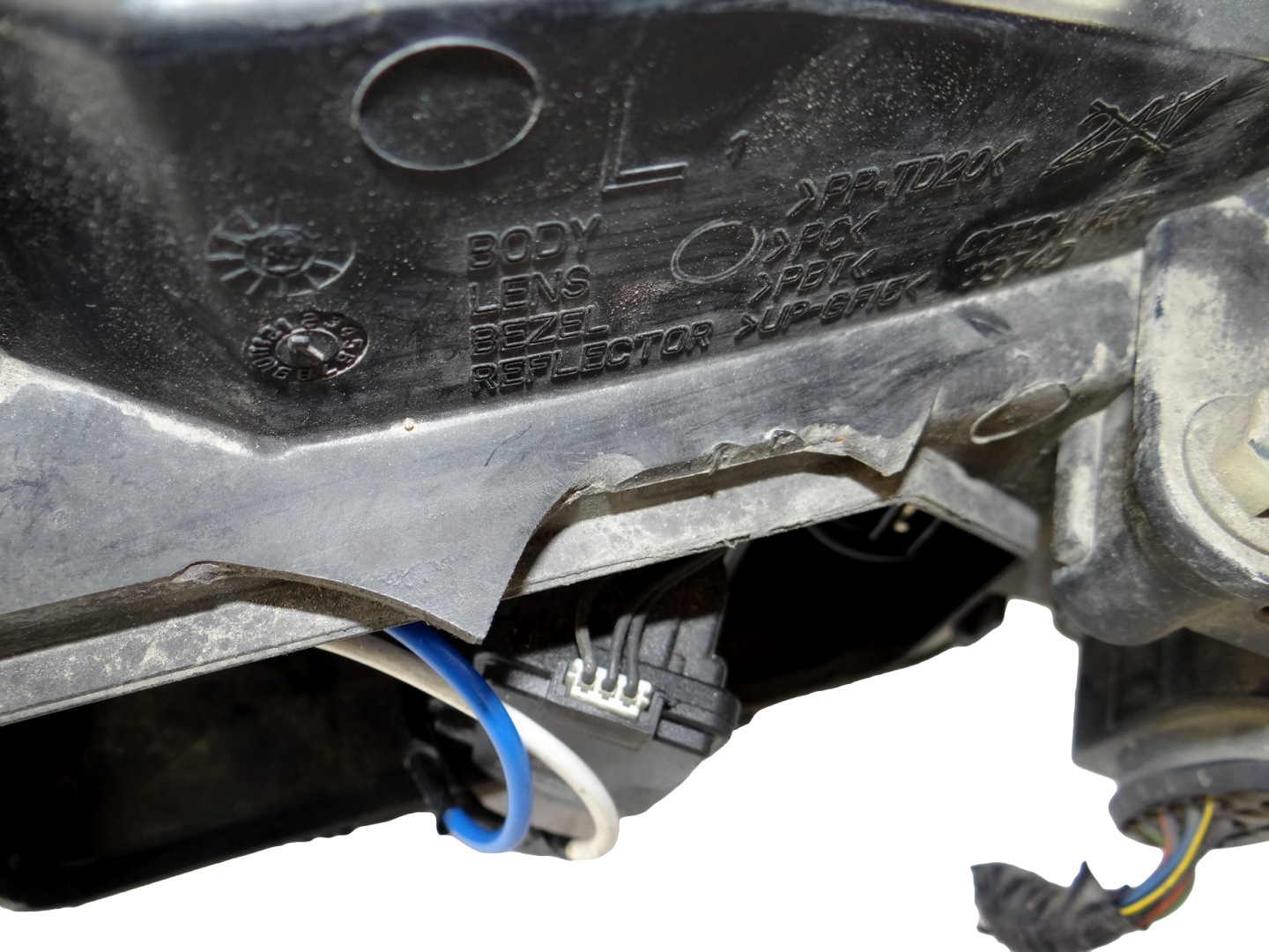 REFLEKTOR left FORD FOCUS MK1 2M51-13W030-BE