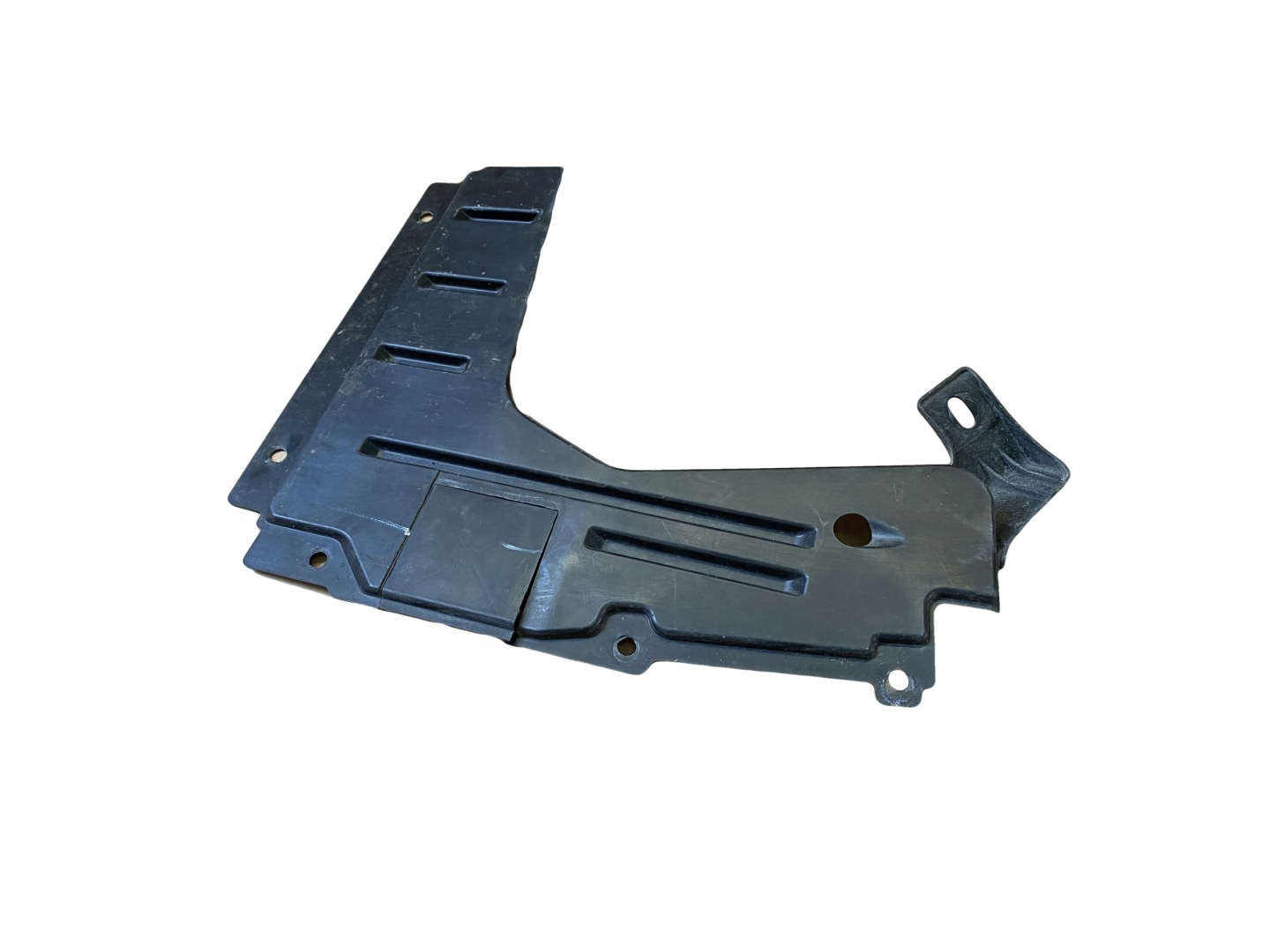 AUDI Q3 8U cover chassis right rear part 8U0825216B