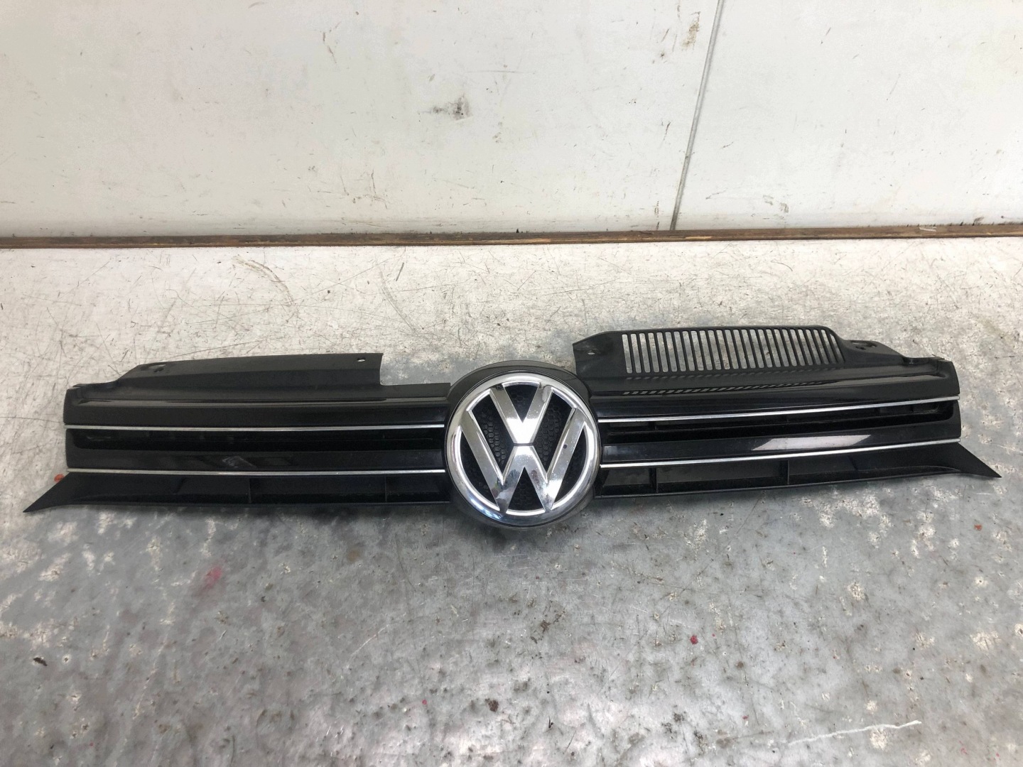 grill grill L041 VW GOLF VI KOMBI 1K9853653A