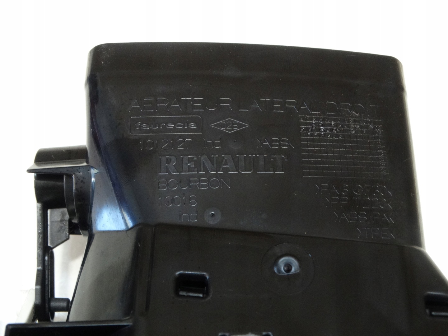 grid air conditioning devices right front RENAULT SCENIC III 09-13R. 1012127