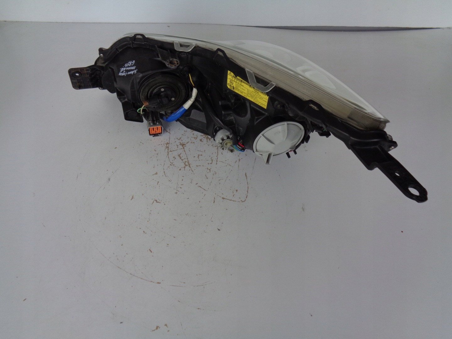 light right REFLEKTOR SUBARU LEGACY 09- XENON
