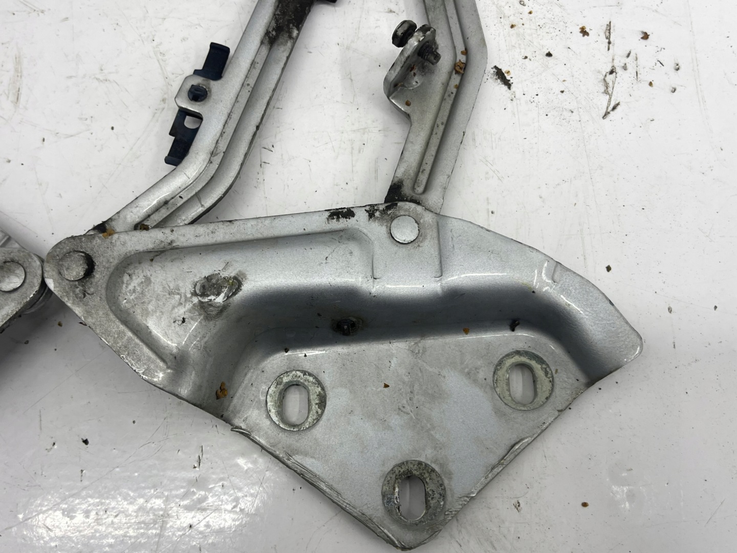 VW TOUAREG 7L hinge bonnets right left LA7W 7L6823301 7L6823302 KOMPLET