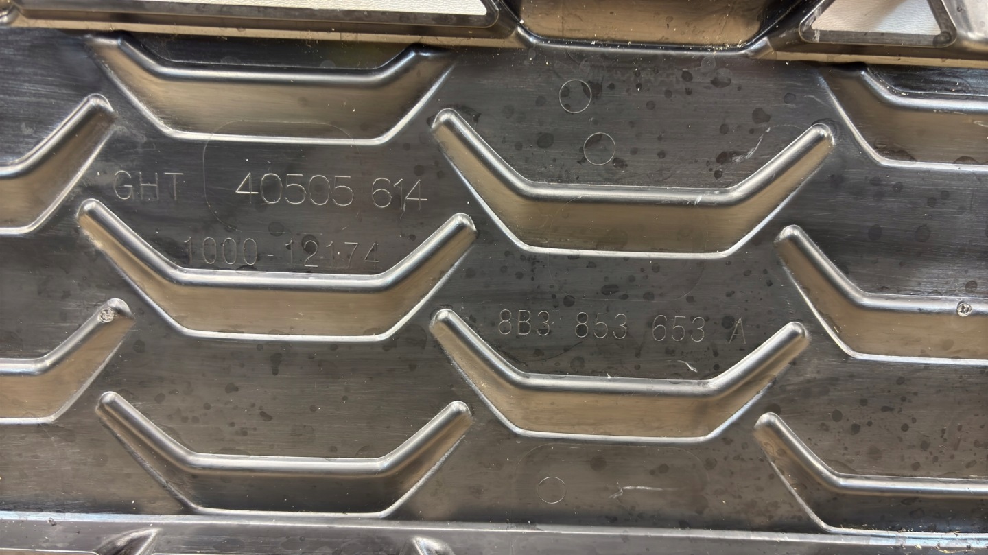 AUDI A4 B10 GRILLE 23-25 ROK 8B3853653A DOMGR805