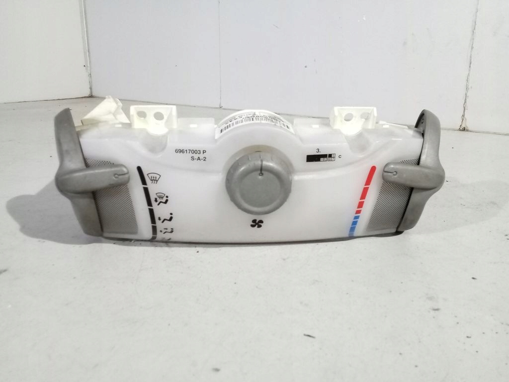Peugeot 107 control panel air conditioning devices