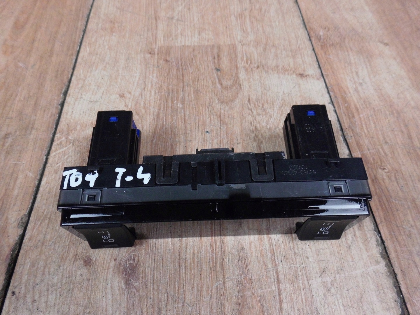 Toyota RAV4 V switch grzania seats panel
