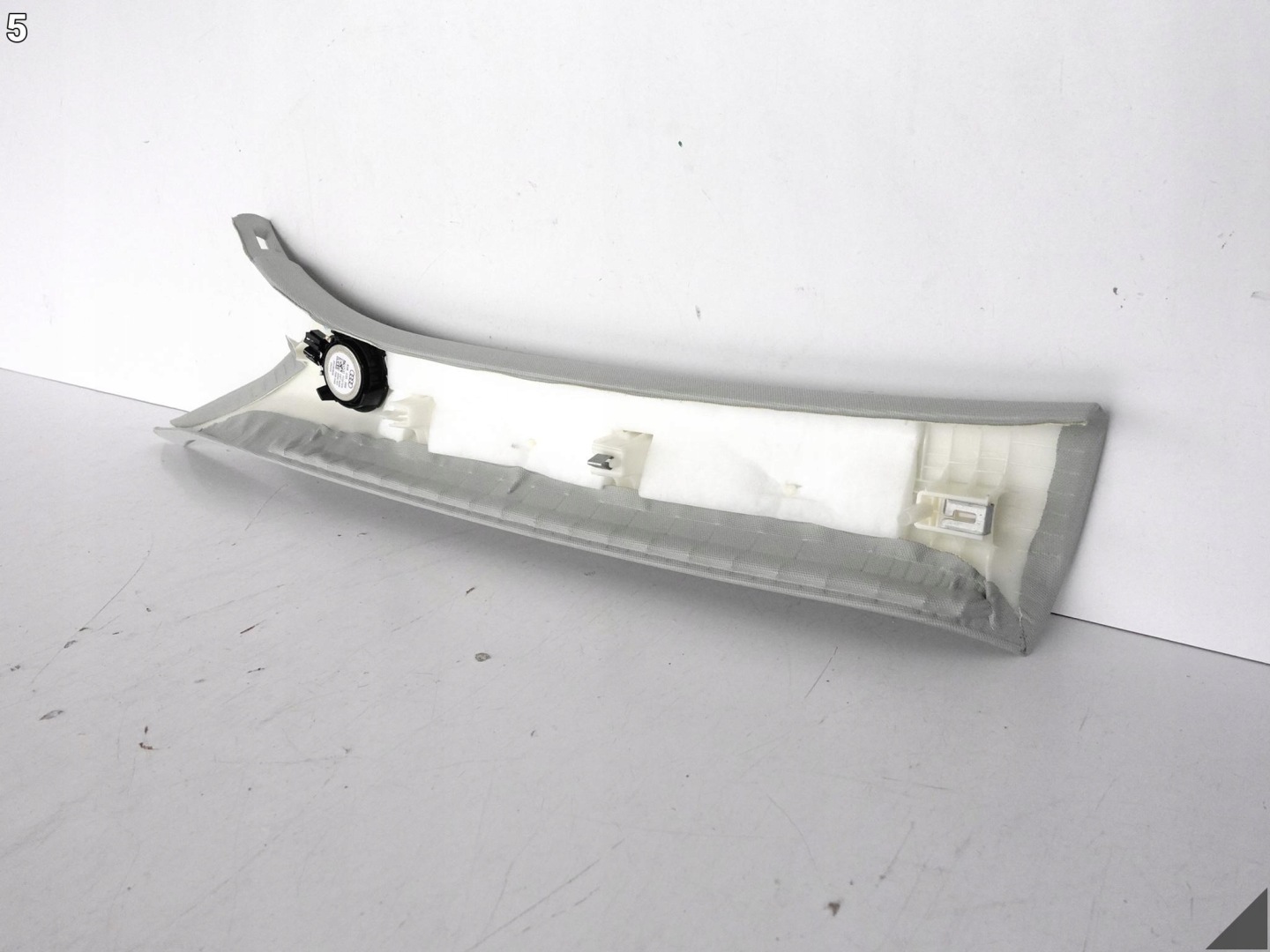 AUDI Q3 II 83A F3 18-25 cover side pillar A + speaker front right MO1