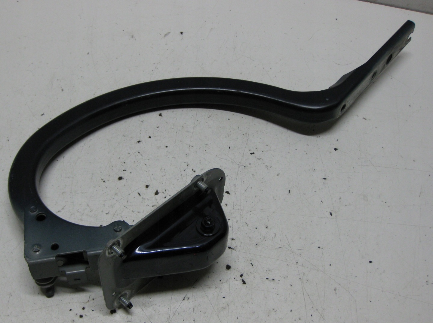 BMW F10 LIFT 2.0 D XD 14R hinge bonnet boot left rear part