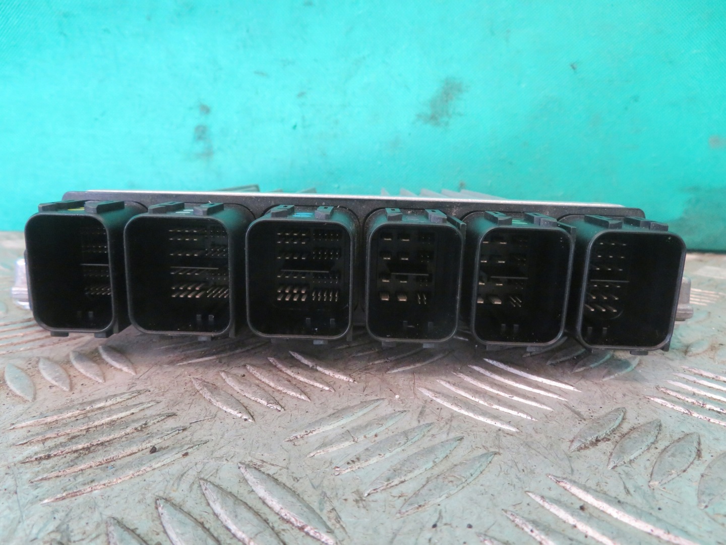computer control unit of the engine RANGE ROVER LAND ROVER VELAR L560 3.0 22R