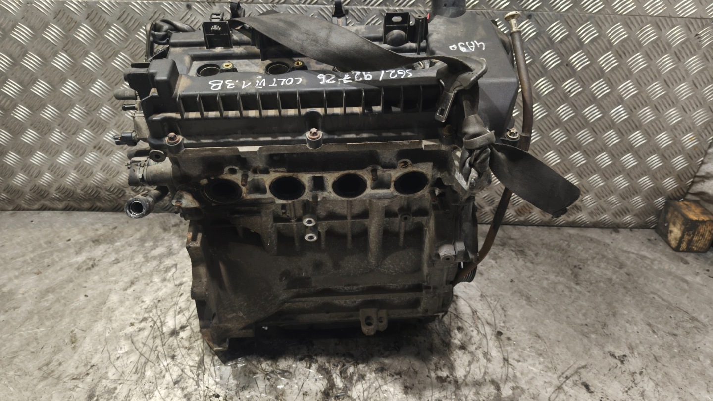 moteur nu cache- MITSHUBISHI COLT VI 1.3B 4A90