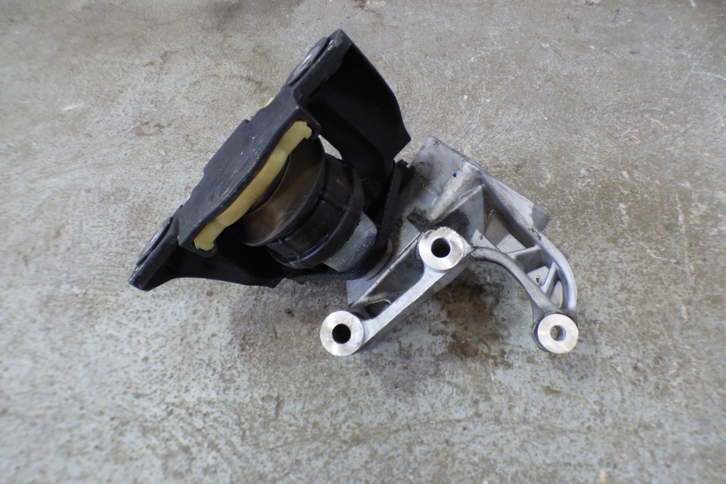holder engine mount D4204T16 31430490 stBDB VOLVO S60 V60 II 2.0D 2018