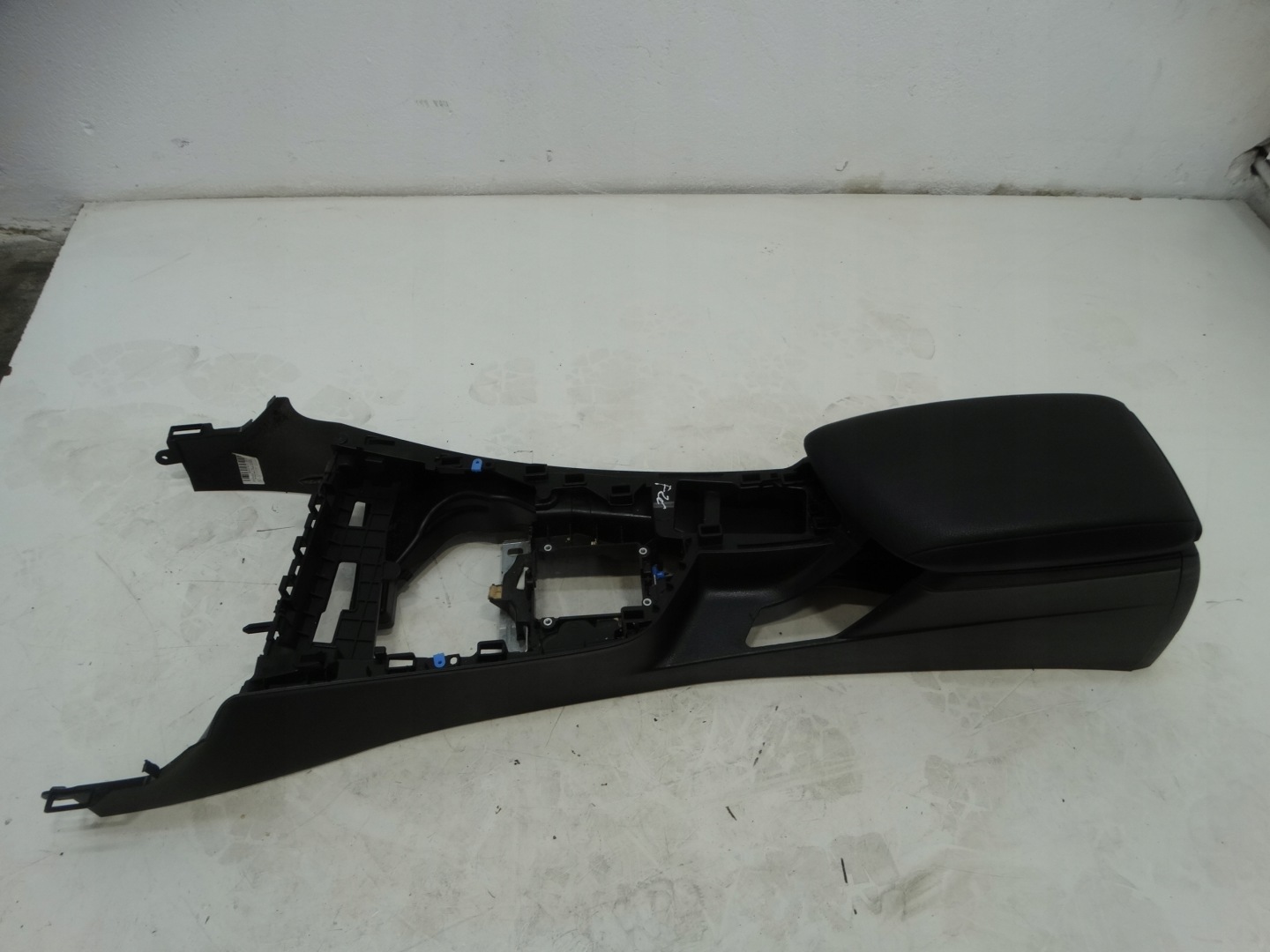 TUNEL central armrest BMW F20 2013R. 9230145-18