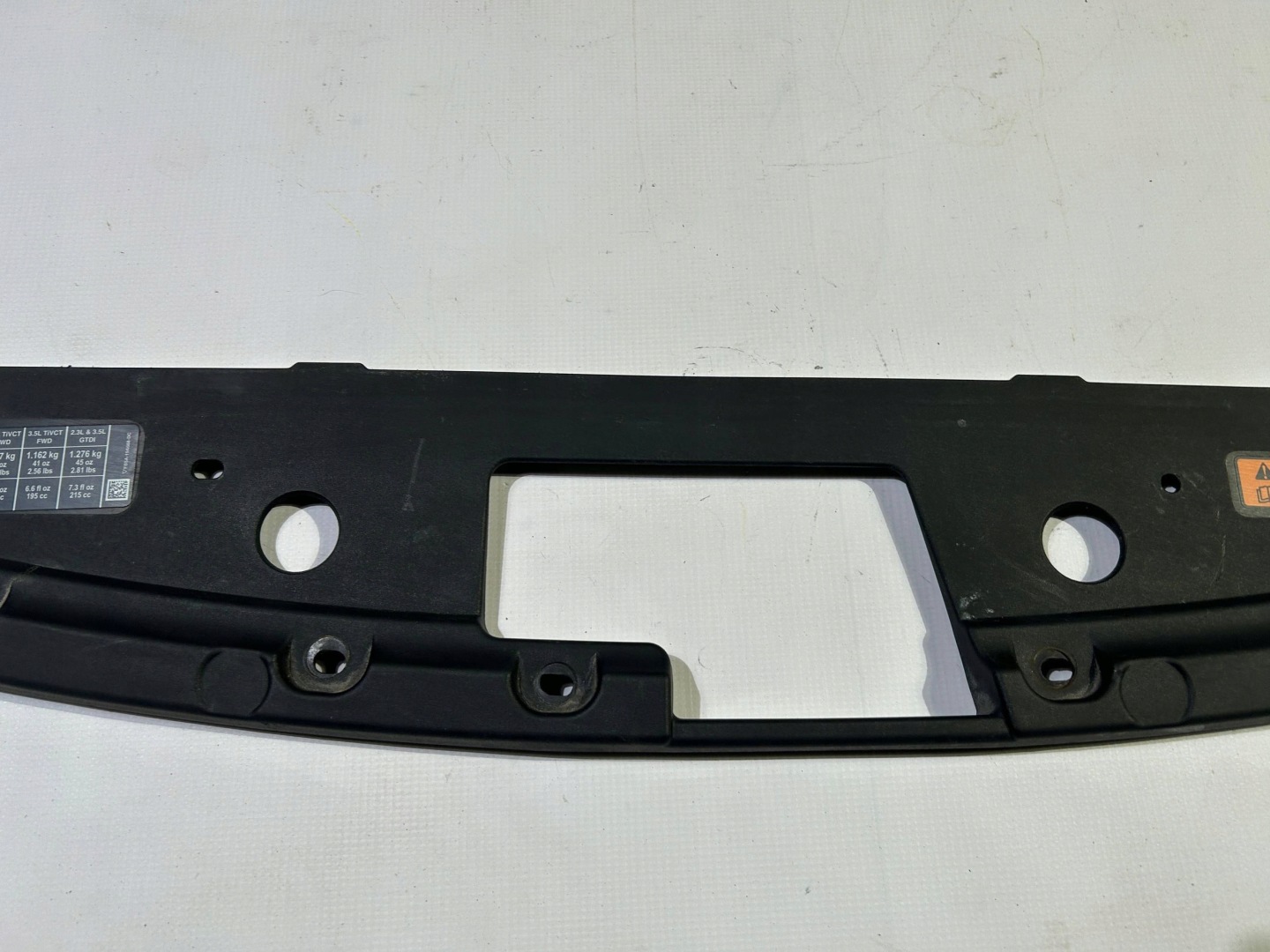 Horn kryt stěny předního chladiče Ford Explorer 2011