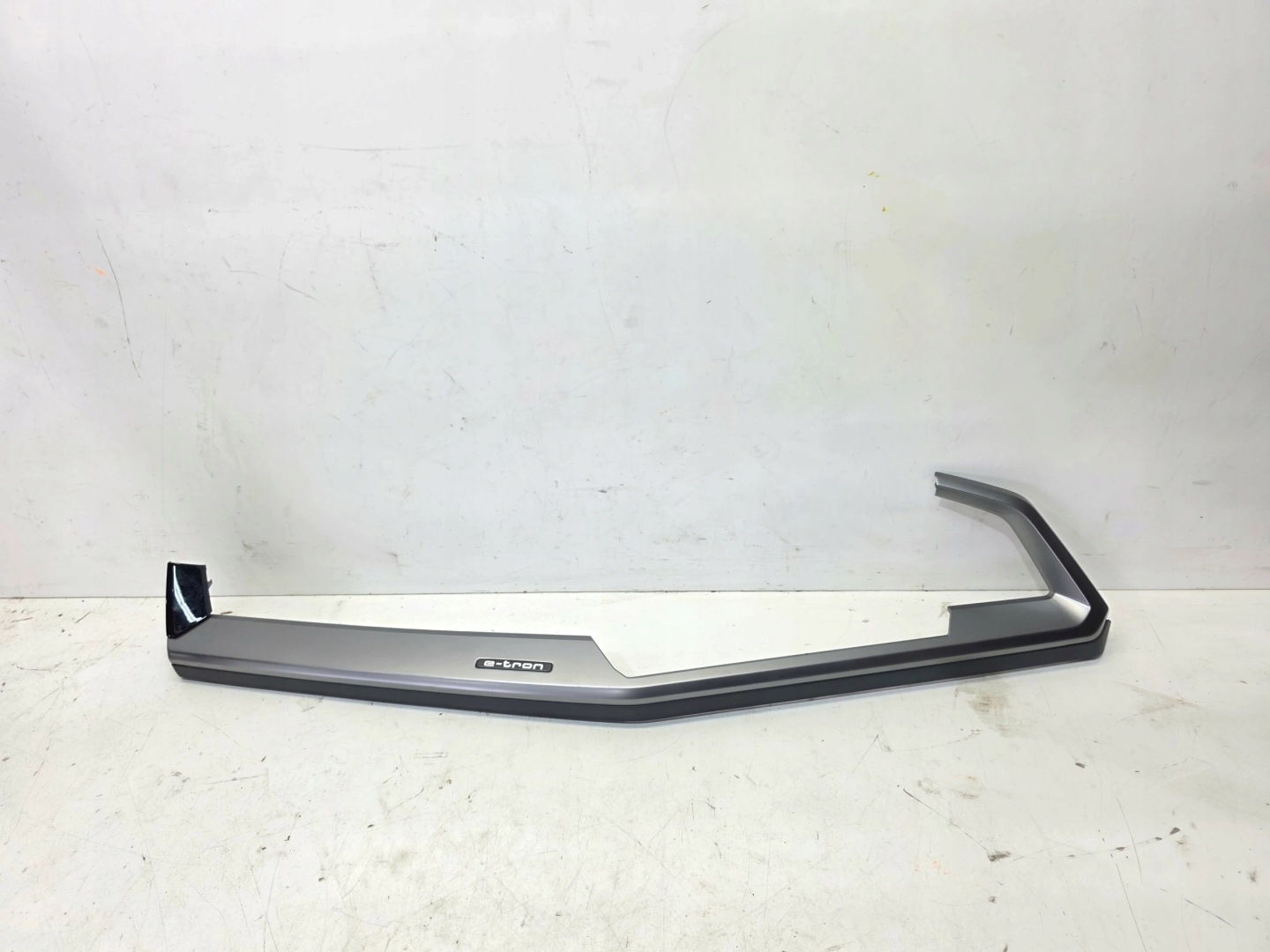 Moulage DEKOR du tableau de bord Console AUDI Q4 E-TRON 89C857189A Anglais