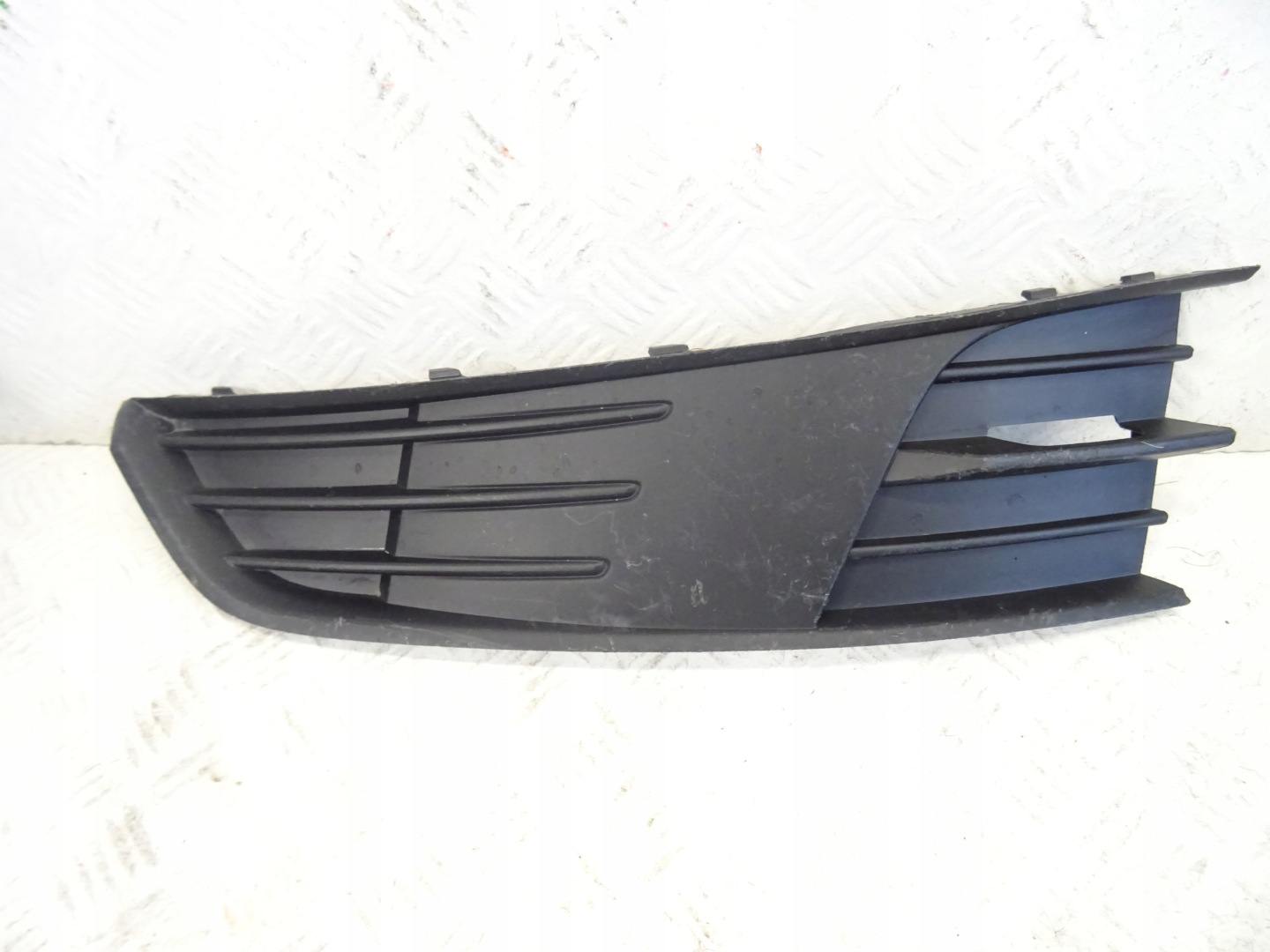 grid of a bumper front front left SKODA FABIA III 3 6V0807367