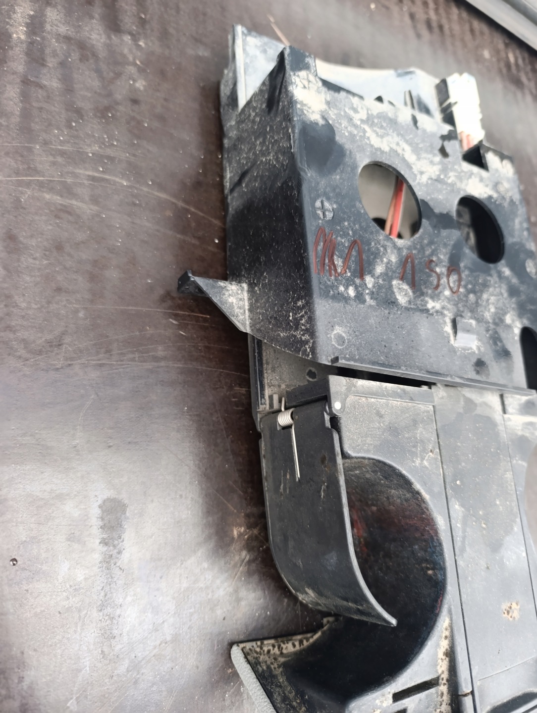 VW T5 PODWOJNY bracket for KUBKI/ damaged
