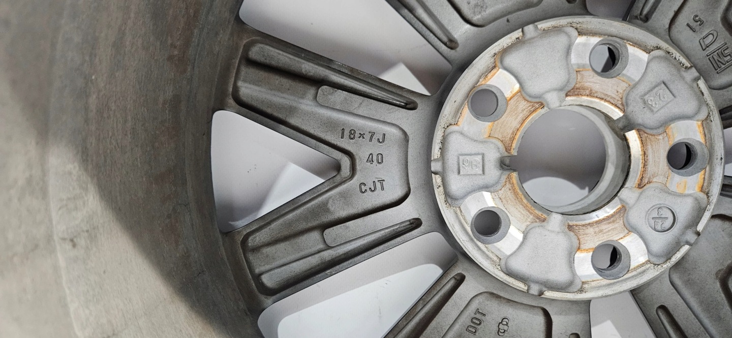 disk hliníkový LEXUS 18X7J ET40 originál CJT