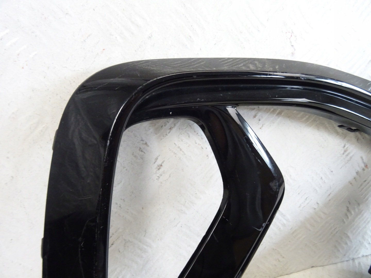 grid of a bumper front front right VW TAIGO R-LINE 2G7853666B
