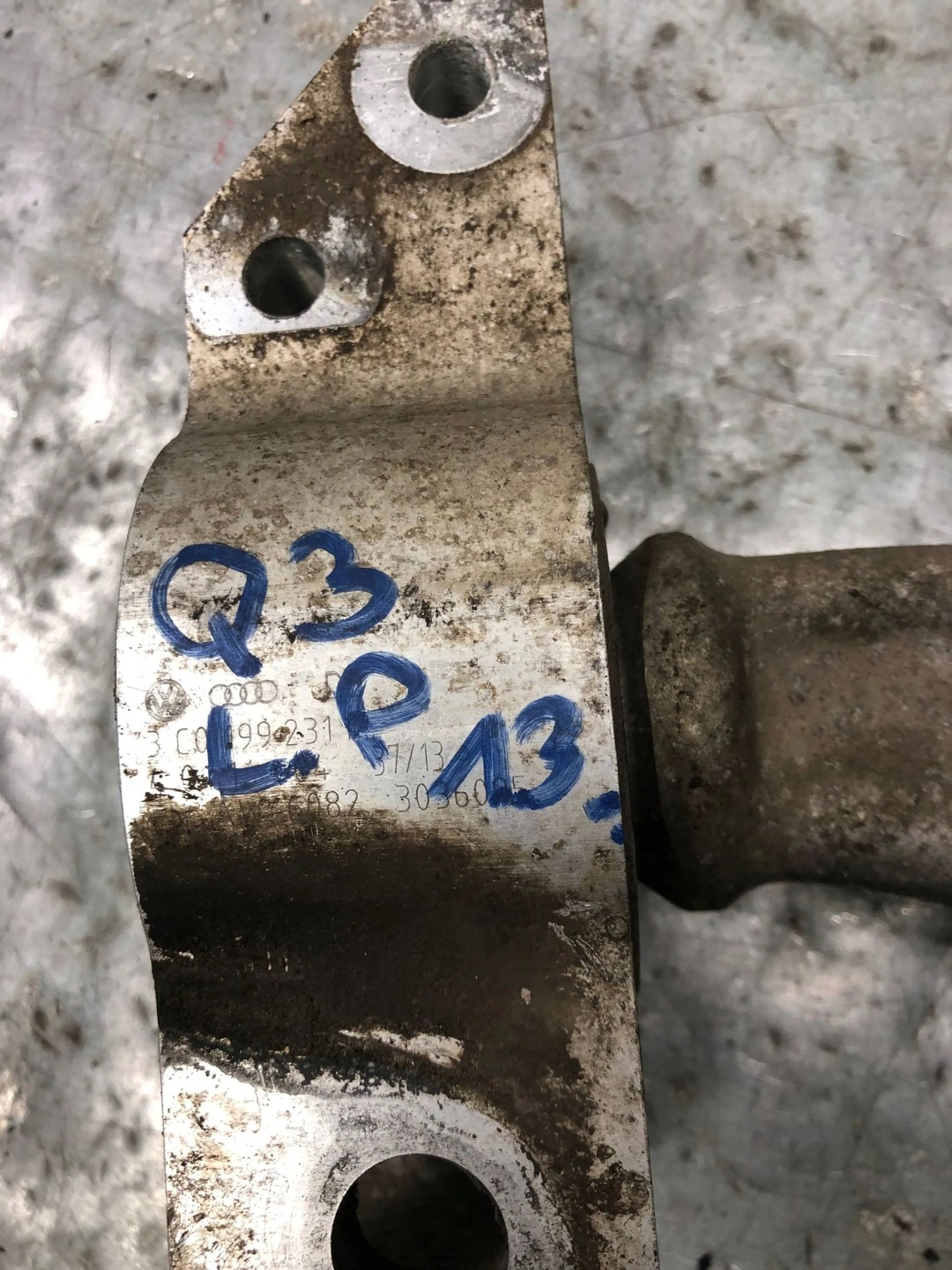 arm left front AUDI Q3 8U 3C0407151H