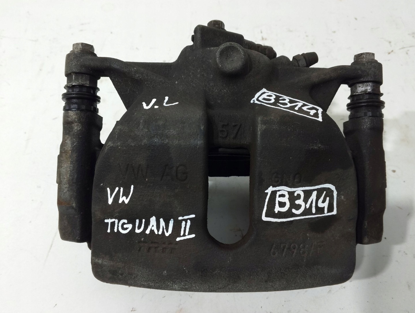 VW Passat B8 Golf VII Audi Q3 Superb 3V caliper front left 5714B (B314)