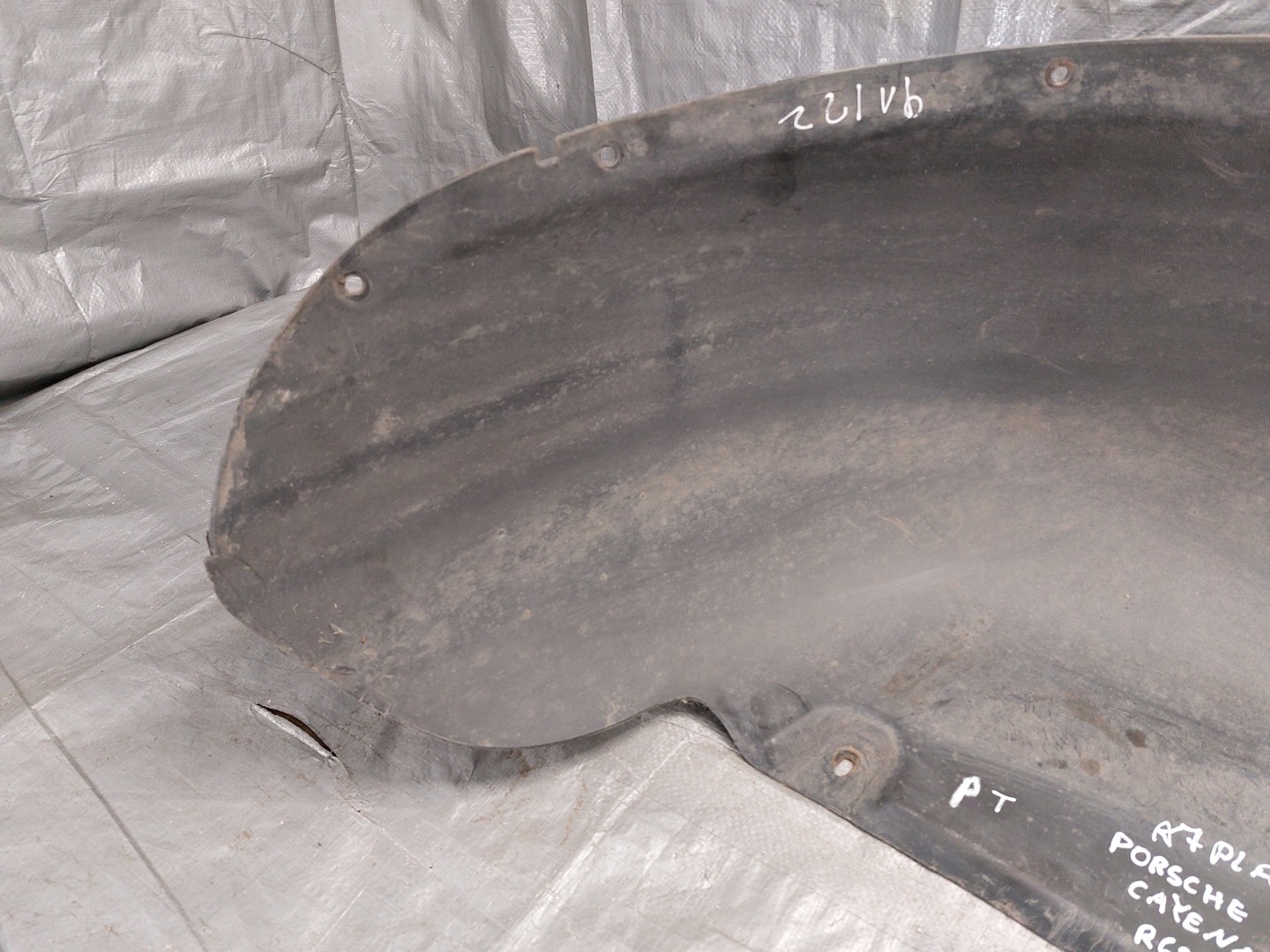 mudguard right rear. PORSCHE CAYENNE and